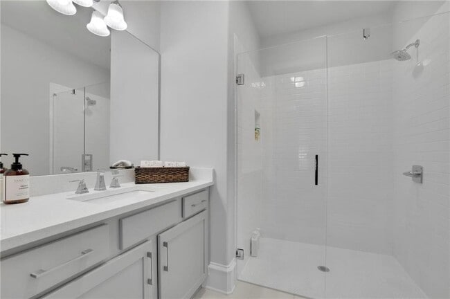 Building Photo - 885 3rd St