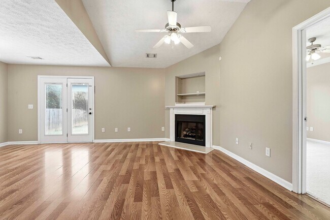 Building Photo - 3BR Home Walkable to Downtown Zebulon with Fenced Yard
