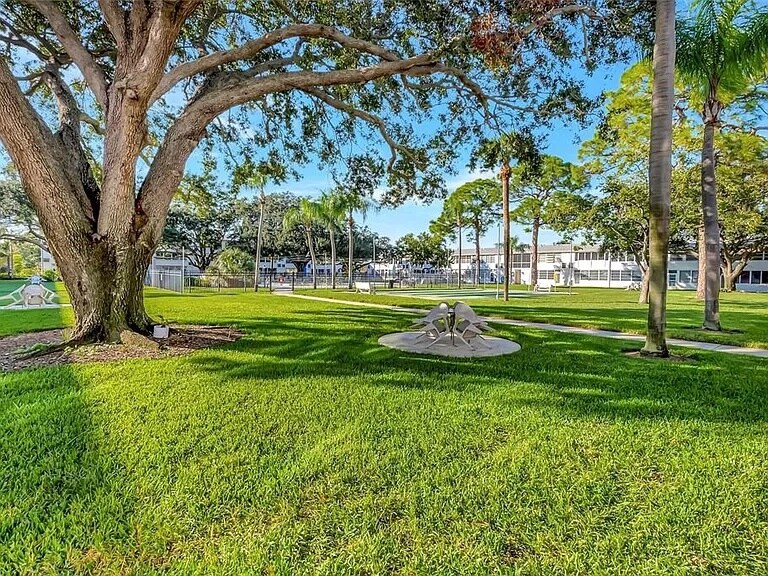 Building Photo - 1001 77th Ave N