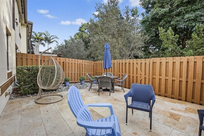 Building Photo - 12140 Village Pl