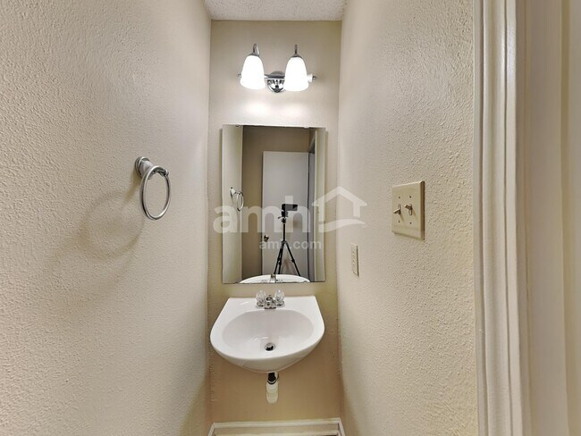 Building Photo - 1909 Beckwith Ln