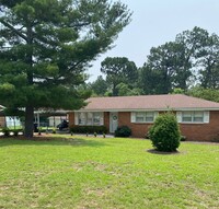 Building Photo - 205 Hillsdale Dr