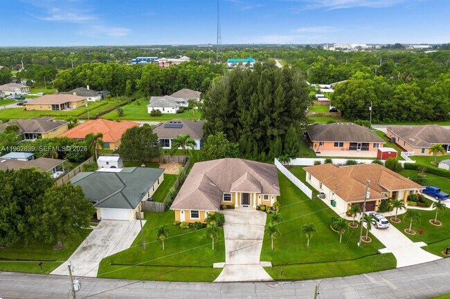 Building Photo - 6650 NW Omega Rd