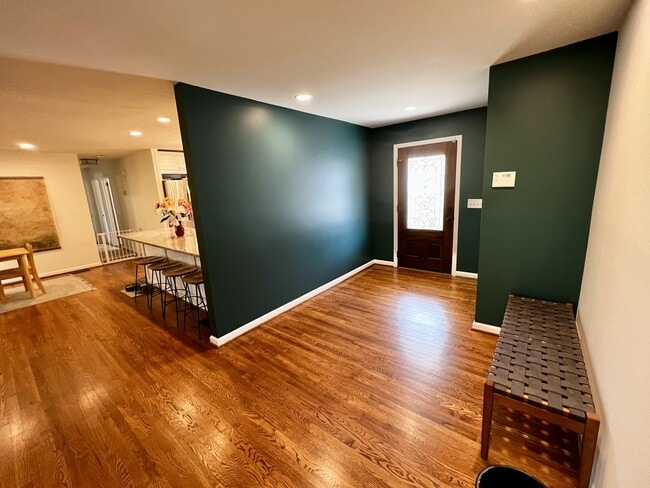 Building Photo - 2228 Meadowvale Dr NE