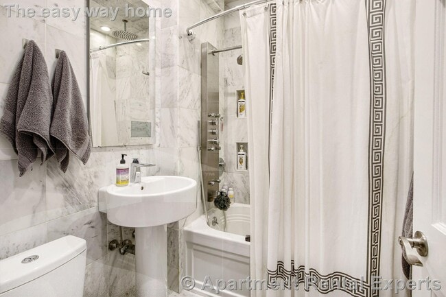 Building Photo - 40 Cameron St