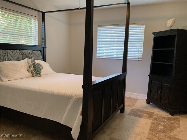 Building Photo - 4587 Flamingo Dr