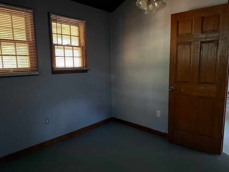 Building Photo - 74 Live Oak St
