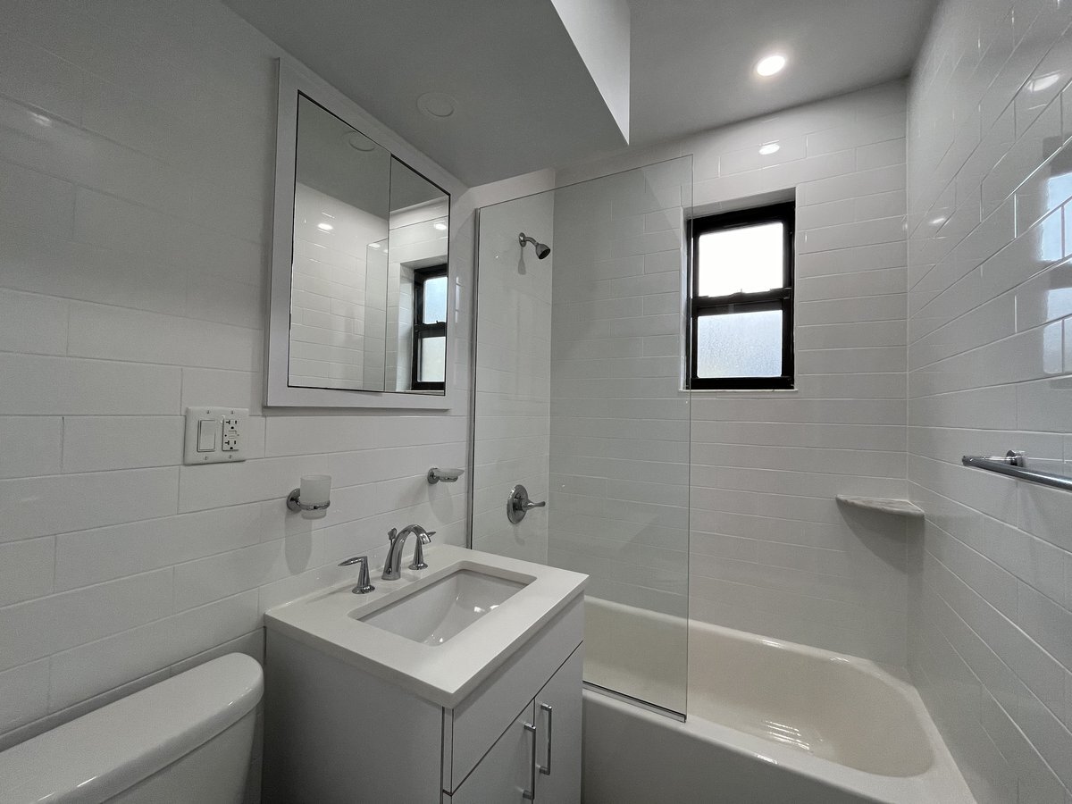 Building Photo - 20 Beekman Pl