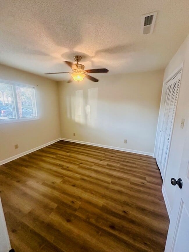 Building Photo - Long Term Rental-Ground floor 2 bedroom 1 bath condo