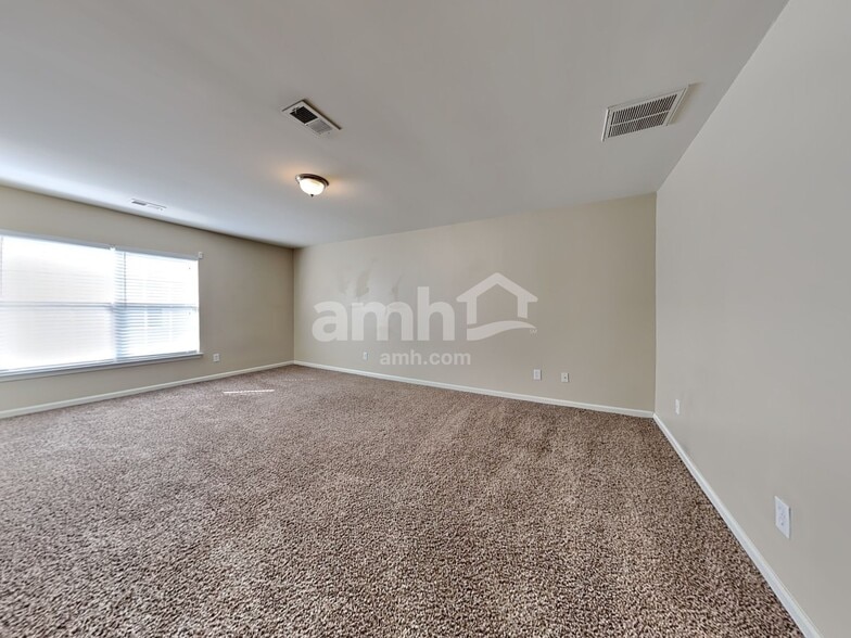 Building Photo - 417 Green Park Ln