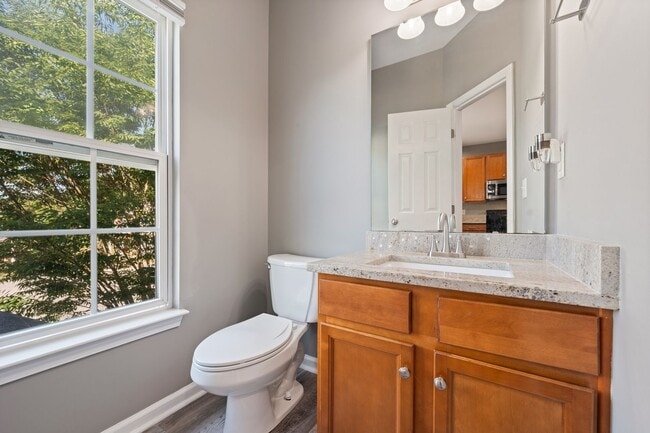 Building Photo - Stunning 3 Story Townhome in South Durham!