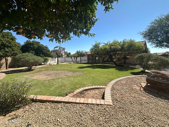 Building Photo - 1300 W Boston St