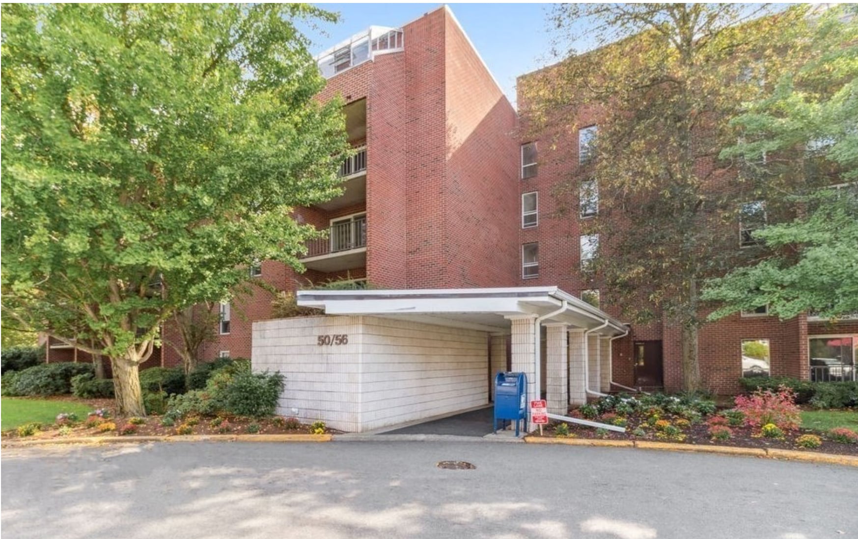 Building Photo - 50 Broadlawn Park