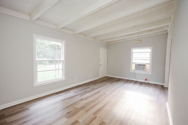 Building Photo - 4170 Palace Ave