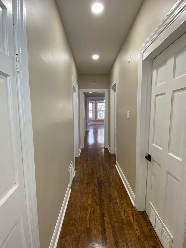 Building Photo - 3749 W Wrightwood Ave