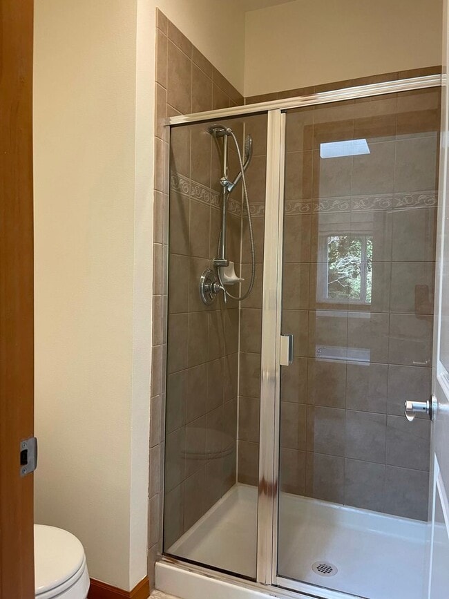 Building Photo - Prime Poulsbo location....3 bedroom rambler with bonus or office