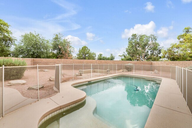 Building Photo - Beautiful Chandler home with pool!