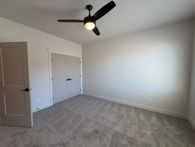 Building Photo - BRAND NEW TOWNHOME FOR RENT BY CRIMSON CLIFFS!