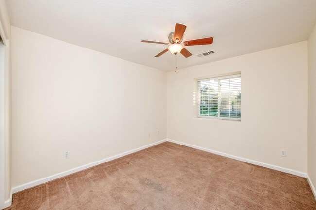 Building Photo - Clean and neat 4 bedroom, 2 bathroom single story in the Fancher Creek area 93727