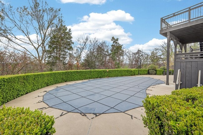 Building Photo - Beautiful 6BR Executive Brentwood Home with Pool