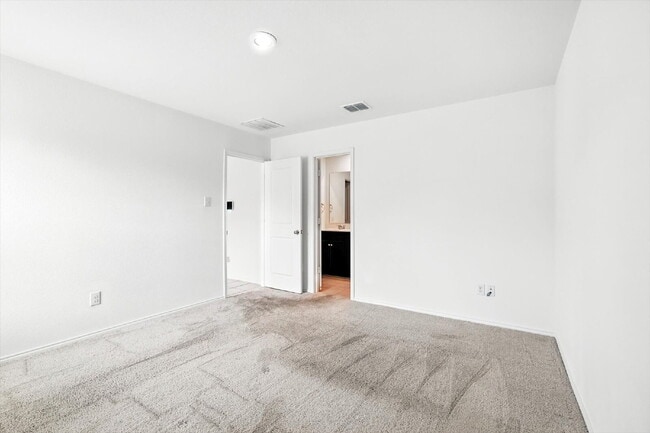 Building Photo - 1-story, 3 Bedrooms, 2 Bathrooms. Master's bedroom with ensuite bathroom and roomy walk-in closet