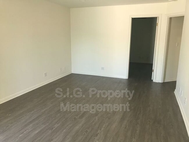 Building Photo - 1125 1/2 Foothill Blvd