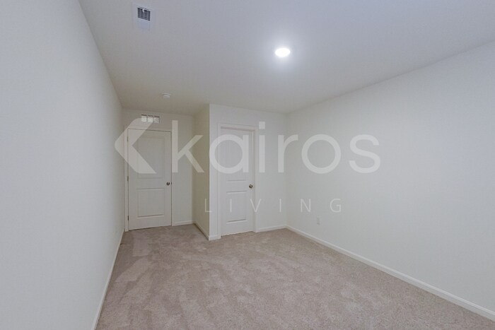 Building Photo - 12 Marbury Dr