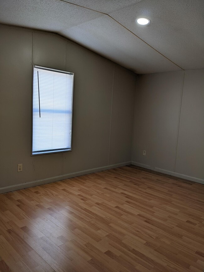 Building Photo - 415 Green Oak Rd