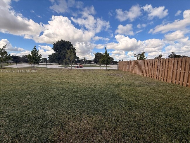 Building Photo - 2954 SE 23rd Ave