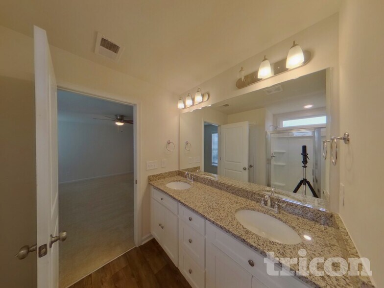 Building Photo - 222 Savannah Wood Rd