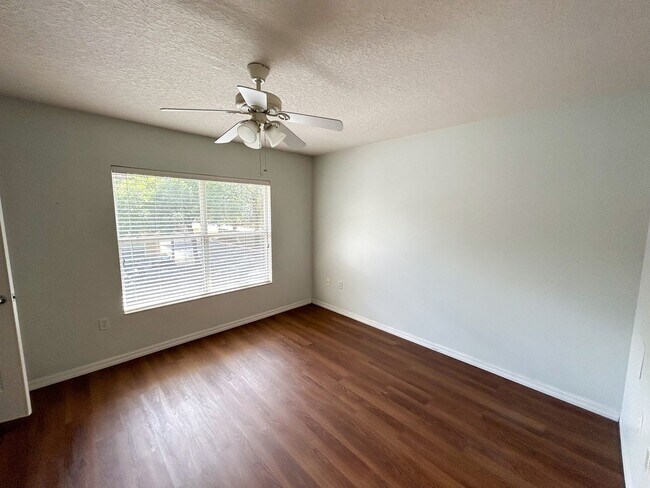 Building Photo - 2/2.5 Cozy Condo in Isabella Park