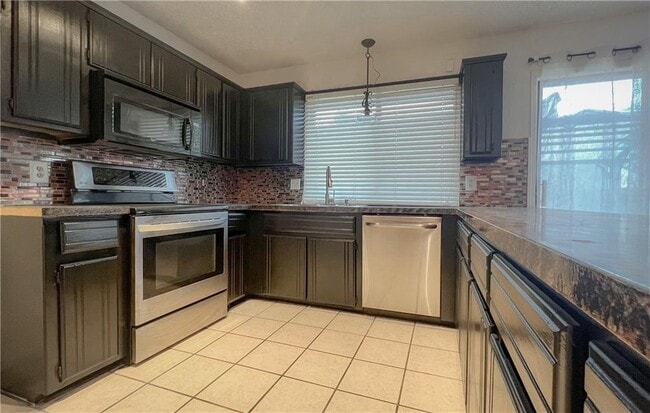 Building Photo - 712 S Willowood Dr