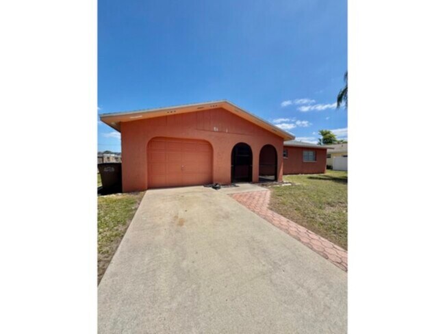 Building Photo - Move-In Ready!