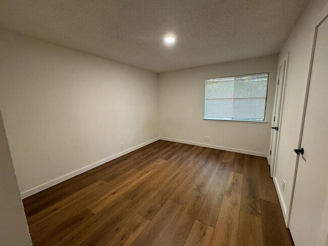 Building Photo - 903 Fieldwood Dr