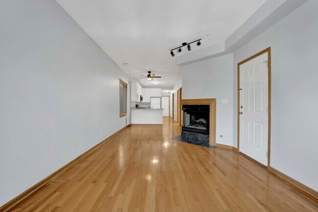 Building Photo - 1339 N Greenview Ave
