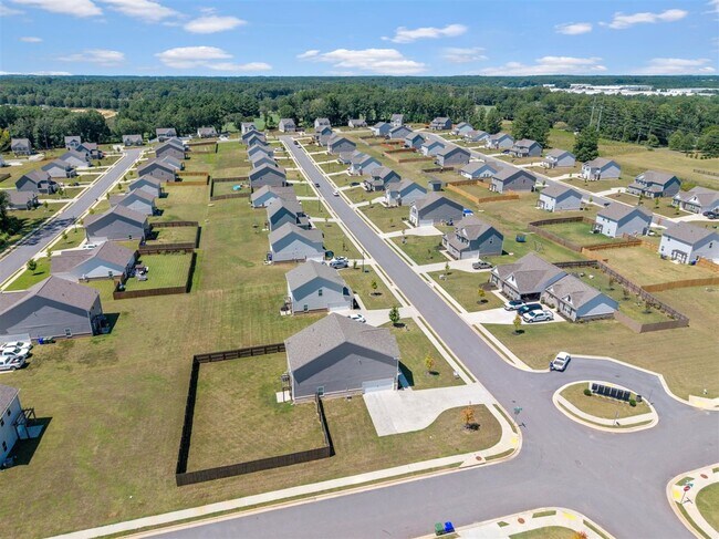 Building Photo - 737 Woody Dr