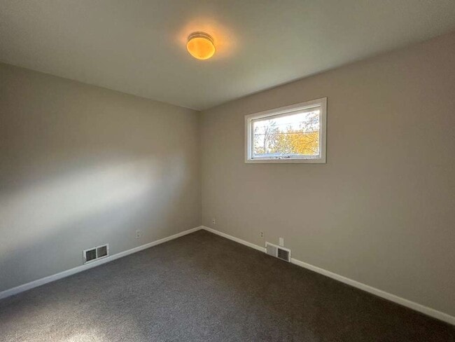 Building Photo - Spacious 3BR Single-Family Home in Mentor – Yard + Pets OK