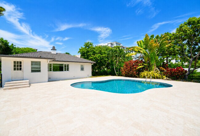 Building Photo - 400 E Royal Palm Rd