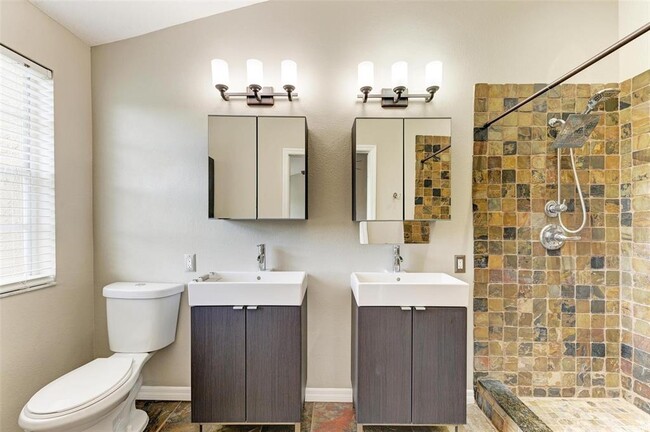 Building Photo - 2926 Bayshore Pointe Dr