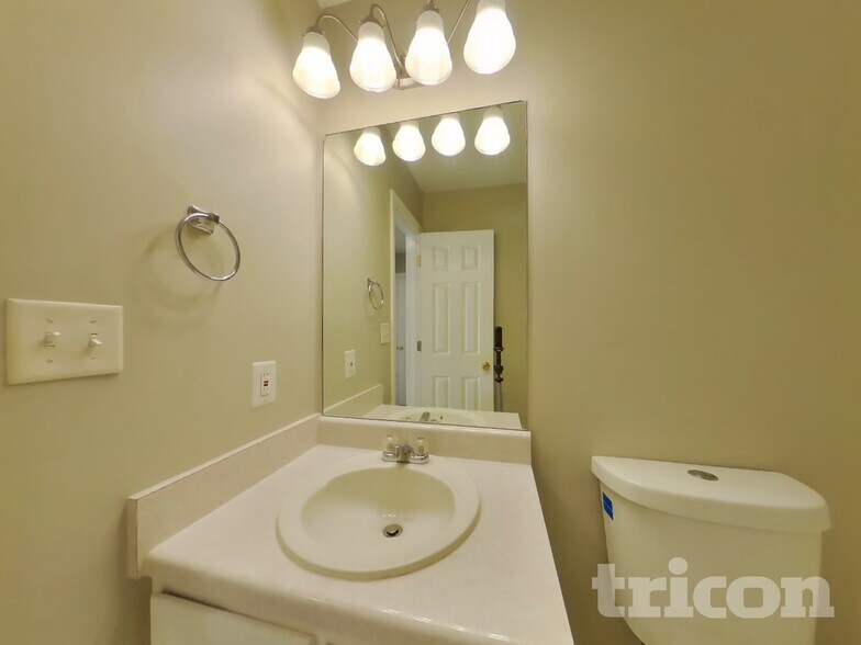 Building Photo - 621 Southern Trace Crossing