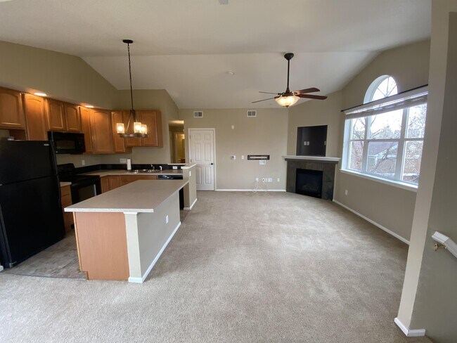 Building Photo - 2115 Grays Peak Dr