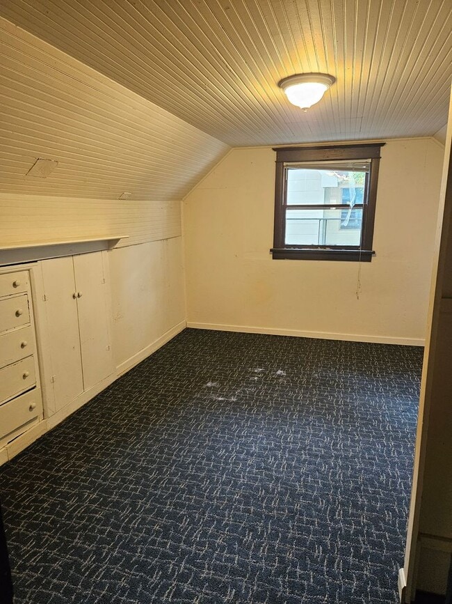 Building Photo - 318-320 W Myrtle