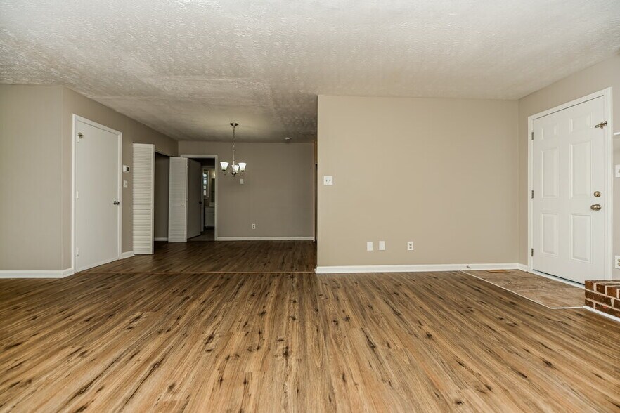 Building Photo - 3613 Fay Dr