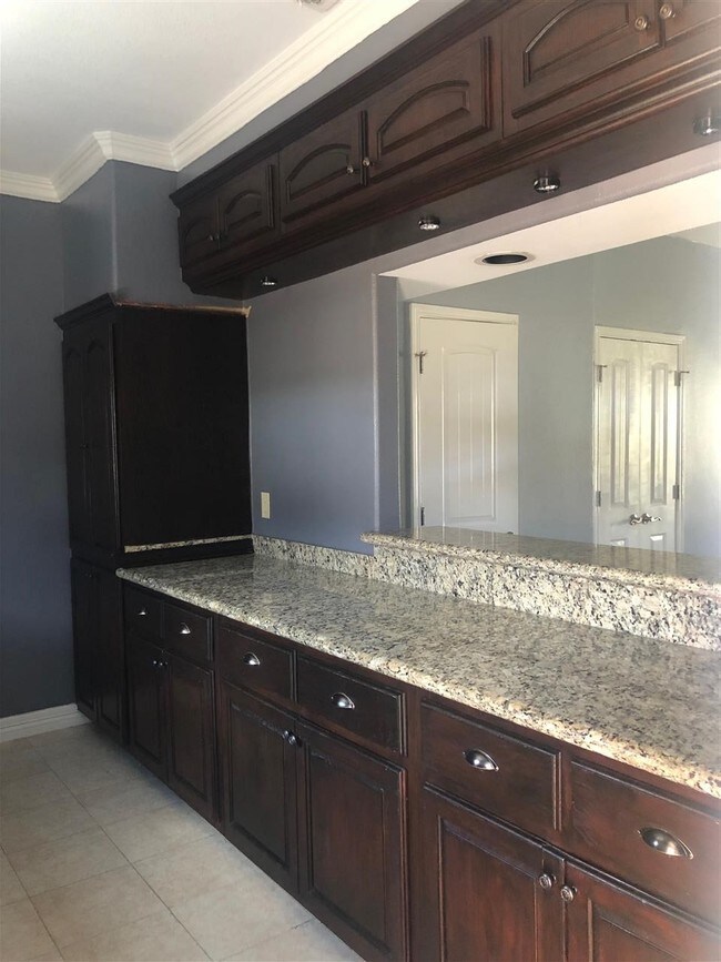 Building Photo - 1609 Saldana Ave