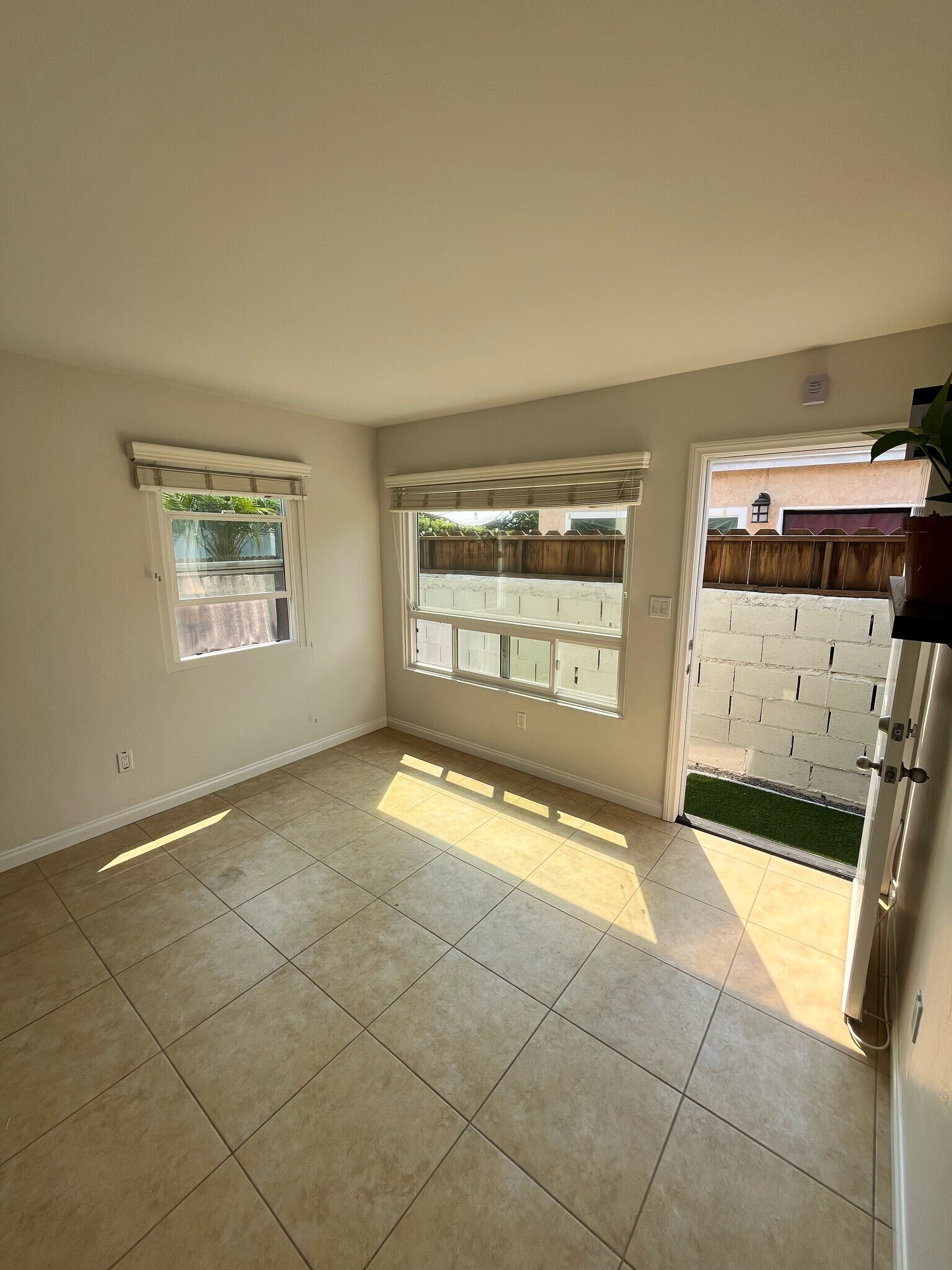 living room entrance - 1105 Grand Ave