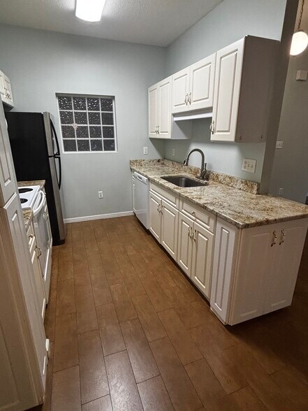 Kitchen - 1501 Partin Dr N