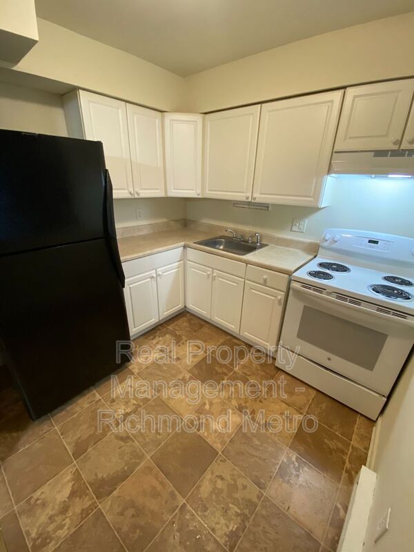 Building Photo - 5500 Stella Rd