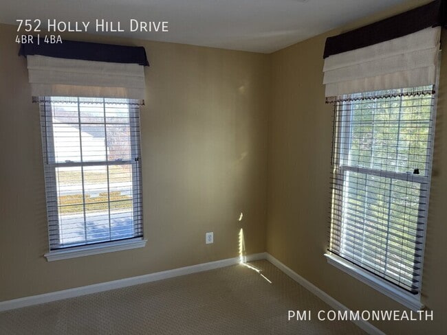 Building Photo - 752 Holly Hill Dr