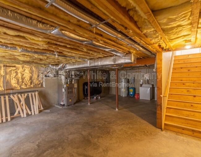 Building Photo - 10 Winthrop Dr