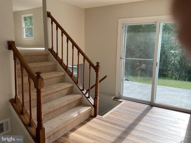 Building Photo - 8904 Grass Valley Ct